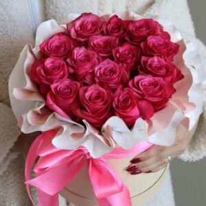 15 Розовых Роз в Коробке